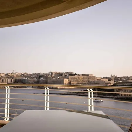شقة Seafront With A View Of Valletta Gzira